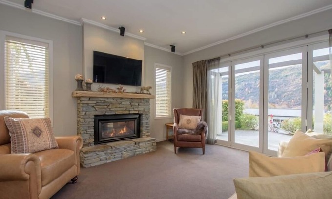 Arrowtown House | Arrowbrae - A warm, modern home in Arrowtown