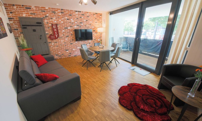 Unterneustadt Apartment | ART City-Studio 12 Kassel Fulda-Ufer, 3 bedrooms, terrace, balcony, up to 8 persons