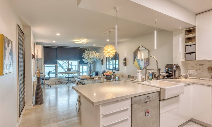 East Side Condo | Art Deco Broadway Bedroom (with Shared Common Area)