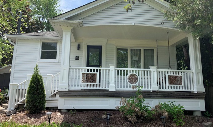 Elora House | Art gallery-inspired house steps from the Elora Mill. Plenty of private parking!