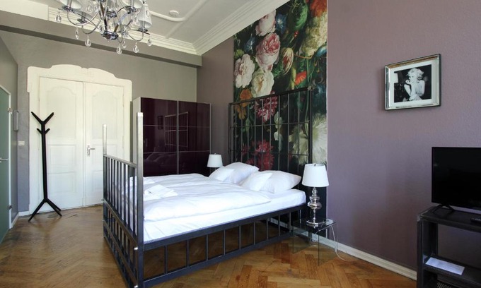 Schoeneberg Hotel | ArtHotel Connection