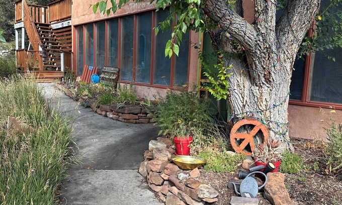 El Rito House | Artist Retreat ~Canjilon Lake ~Dist 51~ Ghost Ranch ~Ojo Caliente Spa ~Hiking