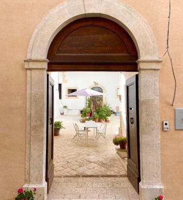 Fontecchio Apartment | Artist Studio Apartment at Palazzo Galli