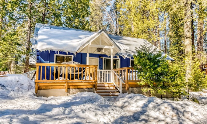Shaver Lake Cabin | As seen on House Hunters Renovated cabin w/bocce & cornhole - walk to town/lake