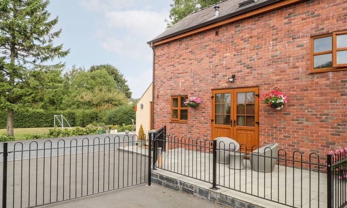 Holywell Cottage | ASH FARM COTTAGE, romantic, character holiday cottage in Caerwys