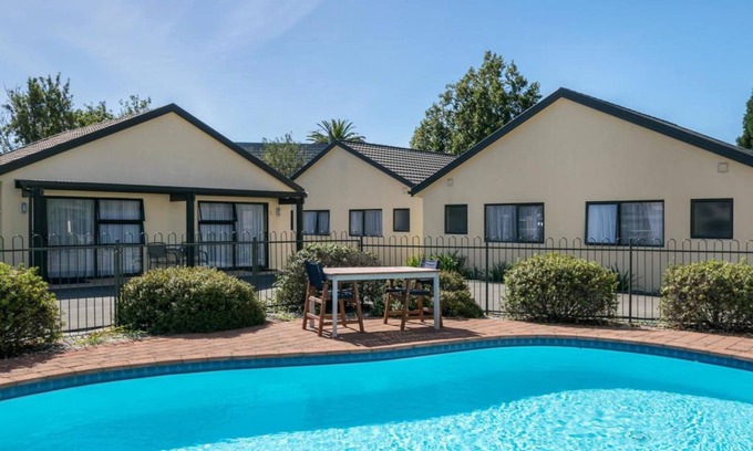 Blenheim Hotel | Ashleigh Court Motel