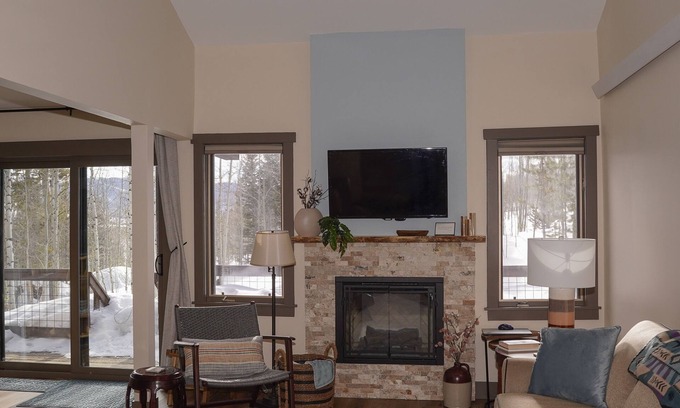Wildernest House | Aspen Grove Retreat, nDuplex Bordering the National Forest near Silverthorne