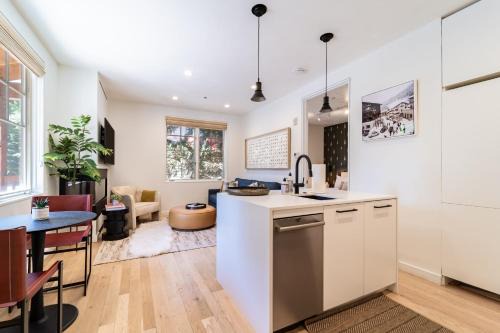 West End House | Aspen Hideaway by AvantStay Walk to Aspen Near Slopes Pool Hot Tub Access