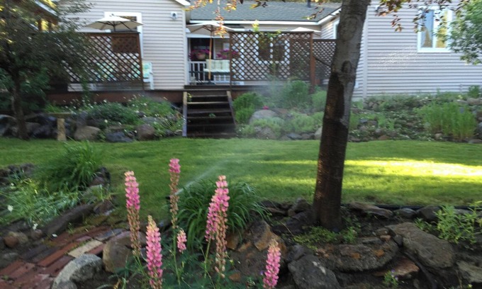 Truckee House | Aspen Ridge Chalet Walk to downtown Truckee and Safeway private hot tub dog ok