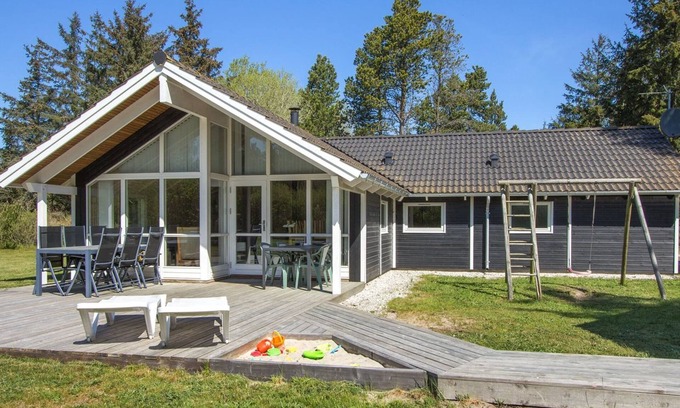 Hou House | "Åsta" - 1.7km from the sea by Interhome