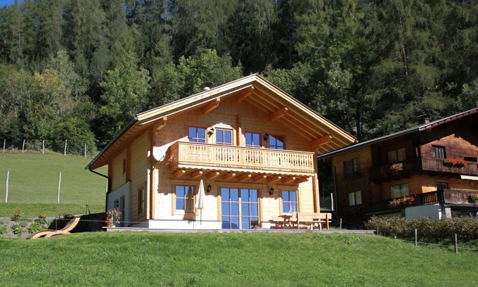 Heiligenblut House | Lovely apartment in villa for 6 guests with WIFI, TV, terrace and pets allowed