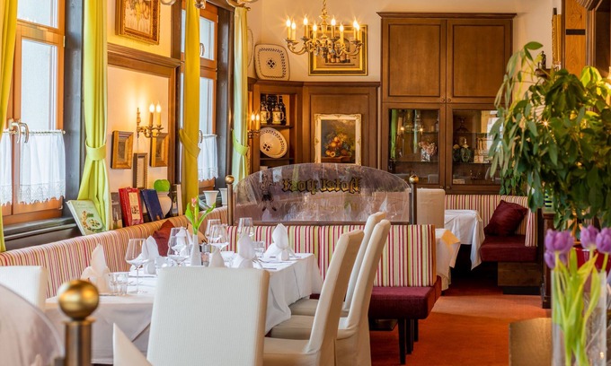 Kirchschlag in der Buckligen Welt Hotel | Post Hönigwirt