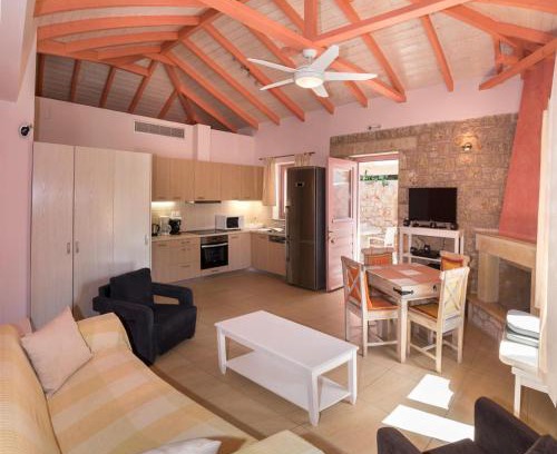 Lefktron Villa | Athena's cottage Stoupa