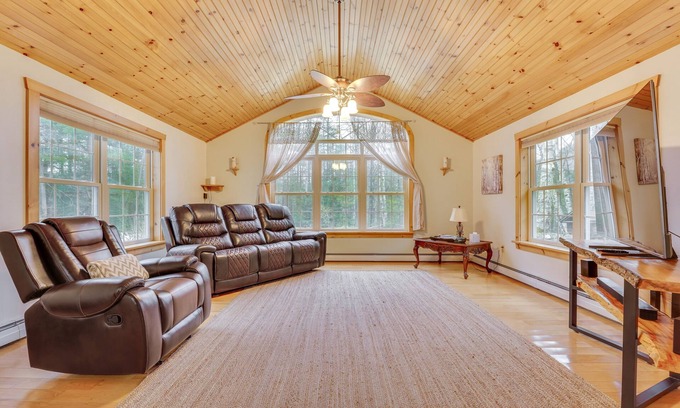Athol Cottage | Athol Vacation Rental w/Mountain Views!