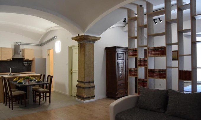 Celje Apartment | Atrij
