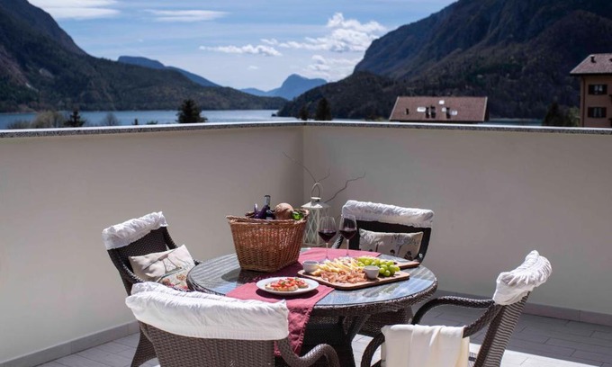 Molveno Apartment | Attico con vista sul lago e montagne a Molveno