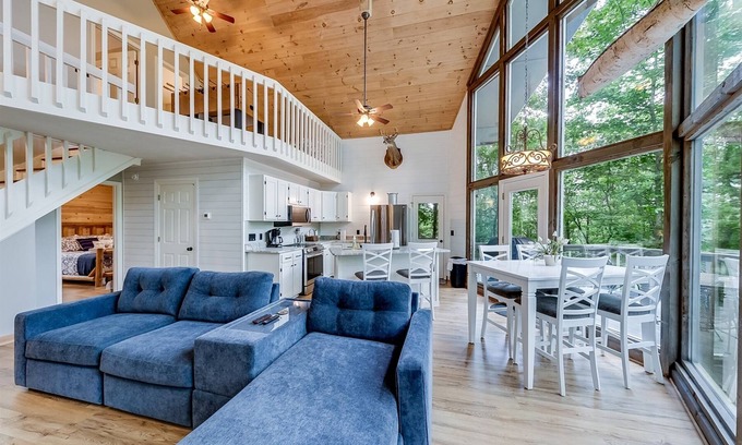 Sautee Nacoochee House | Attitude Adjustment- Treetop Chalet in Sky Lake– Rustic Charm with Hot Tub &