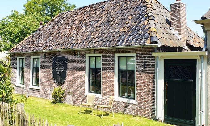 Jirnsum House | Attractive and beautiful cottage with a fine garden in the heart of Friesland