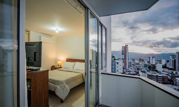 Bucaramanga Apartment | Attractive apartment, well located, bright, comfortable, very complete, ventilated.