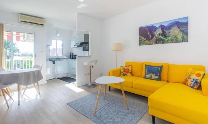 Saint-Denis Apartment | Attractive refurbished T2 apartment in downtown Saint-Denis