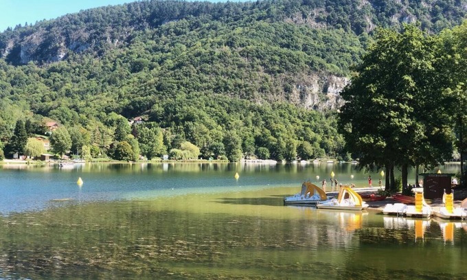 Hautecourt-Romaneche Ski Chalet | Atypical chalet, calm nature and river