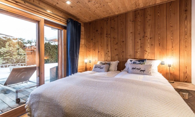 Chamonix City Centre Cottage | Au Bon Coin - an apartment that sleeps 8 guests in 4 bedrooms