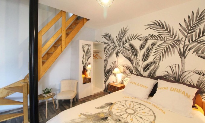 La Jumelliere House | "Au Tour des Sens "