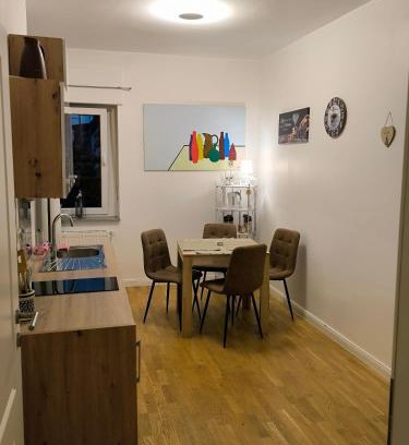 Hitdorf Apartment | AufmLohr - Appartement mit 3 Schlafzimmern- 4 Einzelbetten- für 4 Personen - in Leverkusen Hitdorf - Private Parkplätze vorhanden-
