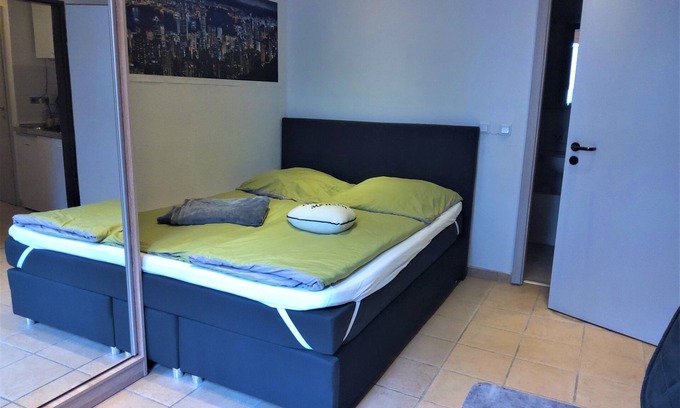 Kernstadt Apartment | Aunt Emma "Hong Kong" the opportunity to experience a touch of China