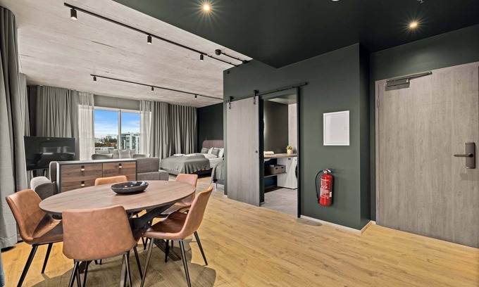 Iceland Apartment | Aurora Nooks - Family Suite with free parking