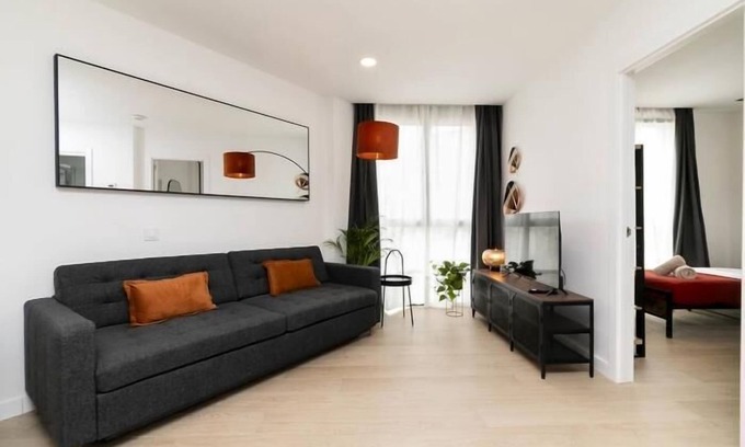 Carabanchel Apartment | Aurora Stays by Charming VI, Apartment for 4 with free parking