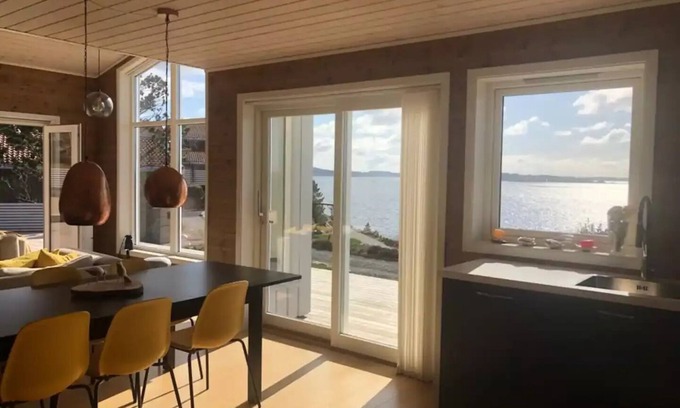 Austevoll House | Austevoll Cottage With Stunning sea Views!