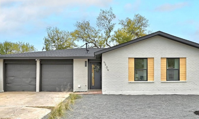 Sweetbriar House | Austin Escape: Stylish 3BR/4 Beds + Private Pool