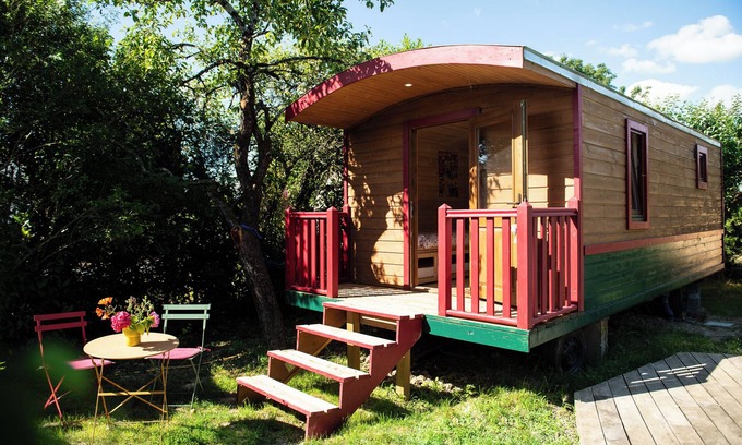 Le Gue-d'Allere House | Authentic caravan, swimming pool and garden, between La Rochelle and the Marais Poitevin