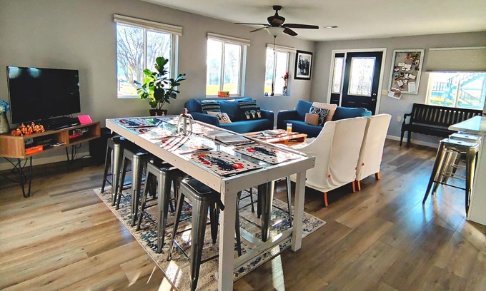 Burbank Cottage | Authentic country living in South Dakota- Close to I-29