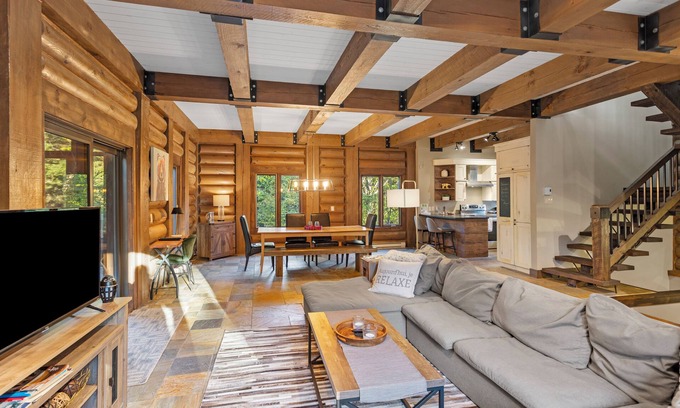 Saint-Faustin-Lac-Carre Cabin | Authentic logwood cabin next to Mont-Blanc ski station, close to Tremblant.