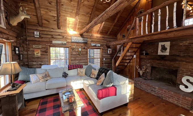 Wardsboro Cabin | Authentic Rustic Log Cabin minutes from Mount Snow and Stratton