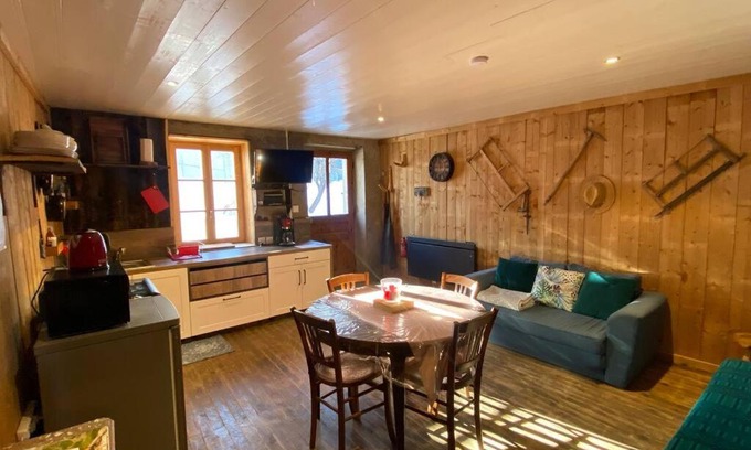 Le Chalmieu Apartment | authentique logement de colpoteur