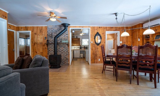 Matawinie Regional County Municipality Apartment | Aux Grands Pins|Beach & Kayaks |HotTub |Playground