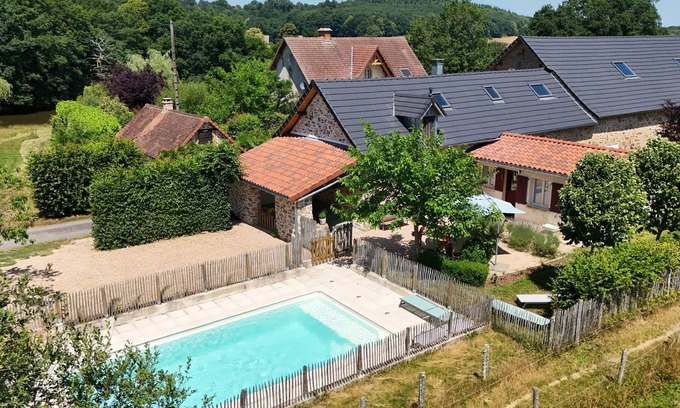 Chateau-Chervix House | Aux Détours de l’Étang : La Bergerie and its Swinning pool