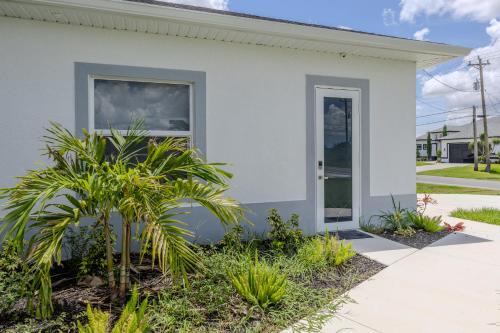 Sunshine Apartment | Available Unit in Ft Myers