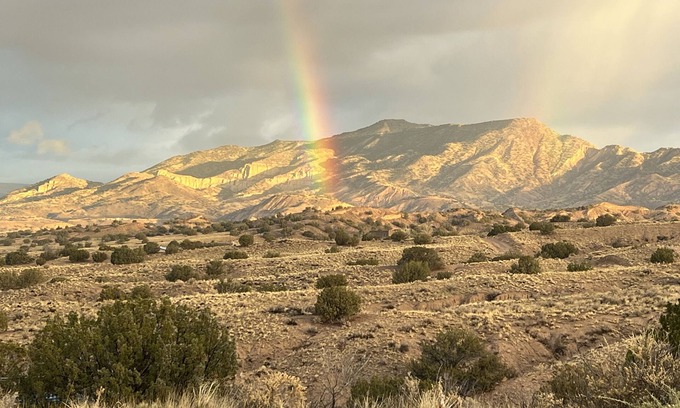 El Rito House | Awe inspiring views overlooking the Chama river valley, iconic Pedernal. Cozy.