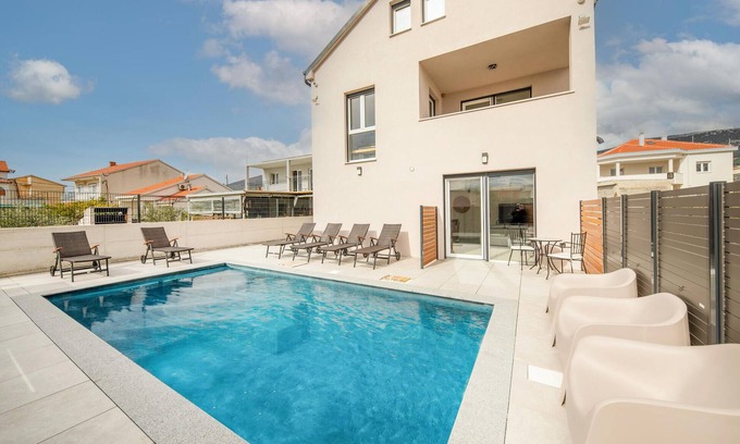 Kastel Novi Apartment | Awesome apartment in Kastel Novi