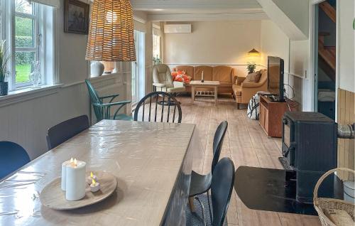 Pedersker House | Awesome Home In Aakirkeby With Wifi