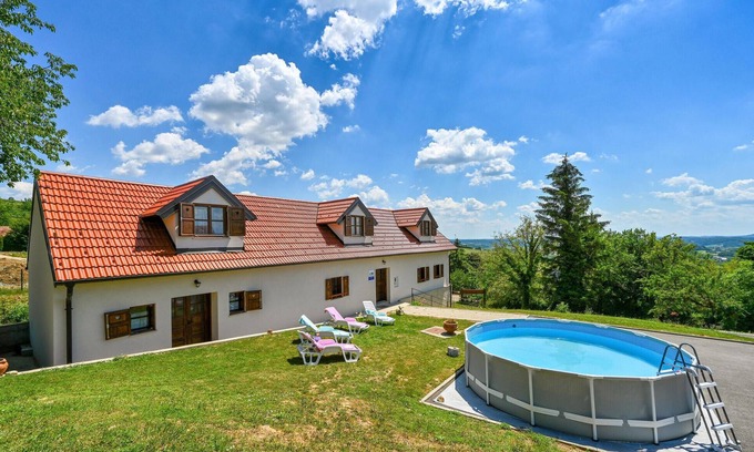 Breznicki Hum House | Awesome home in Breznicki Hum