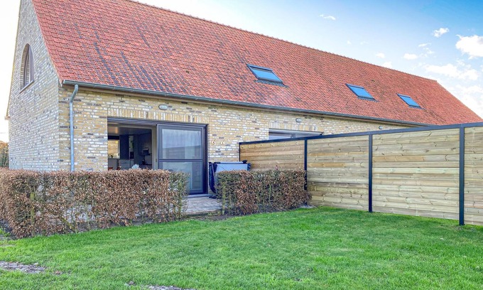 Nieuwkapelle House | Awesome home in Diksmuide with WiFi