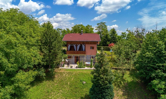 Jastrebarsko House | Awesome home in Dragovanscak with sauna