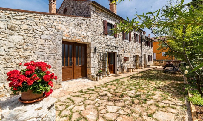 Kosinozici House | Awesome home in Kosinozici with kitchen