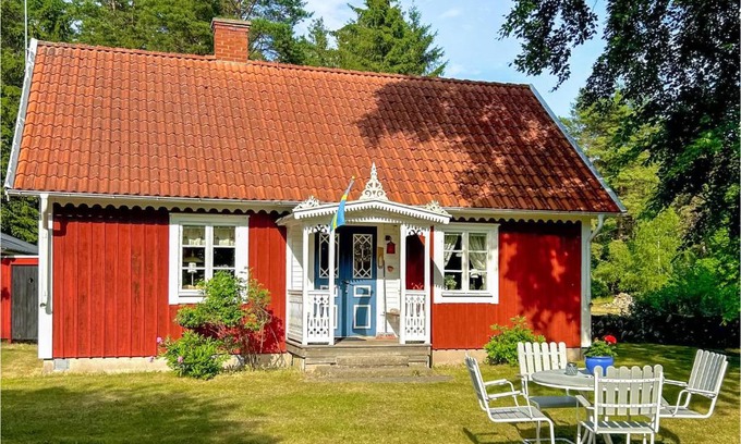 Hagaby House | Awesome Home In Löttorp With Kitchen