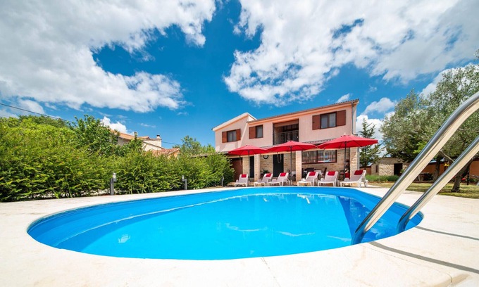 Lisicici House | Awesome home in Lisicic with WiFi